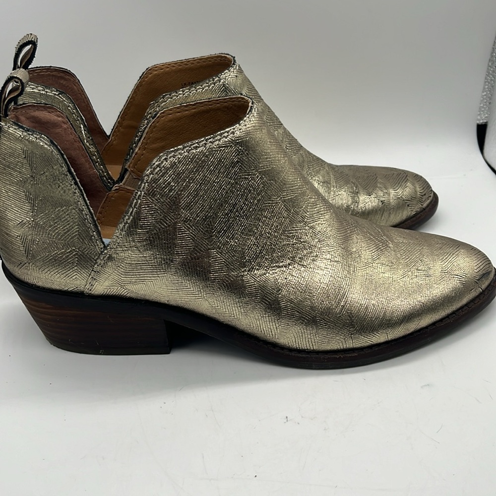 Lucky Brand 8.5 Booties Gold leather NWT